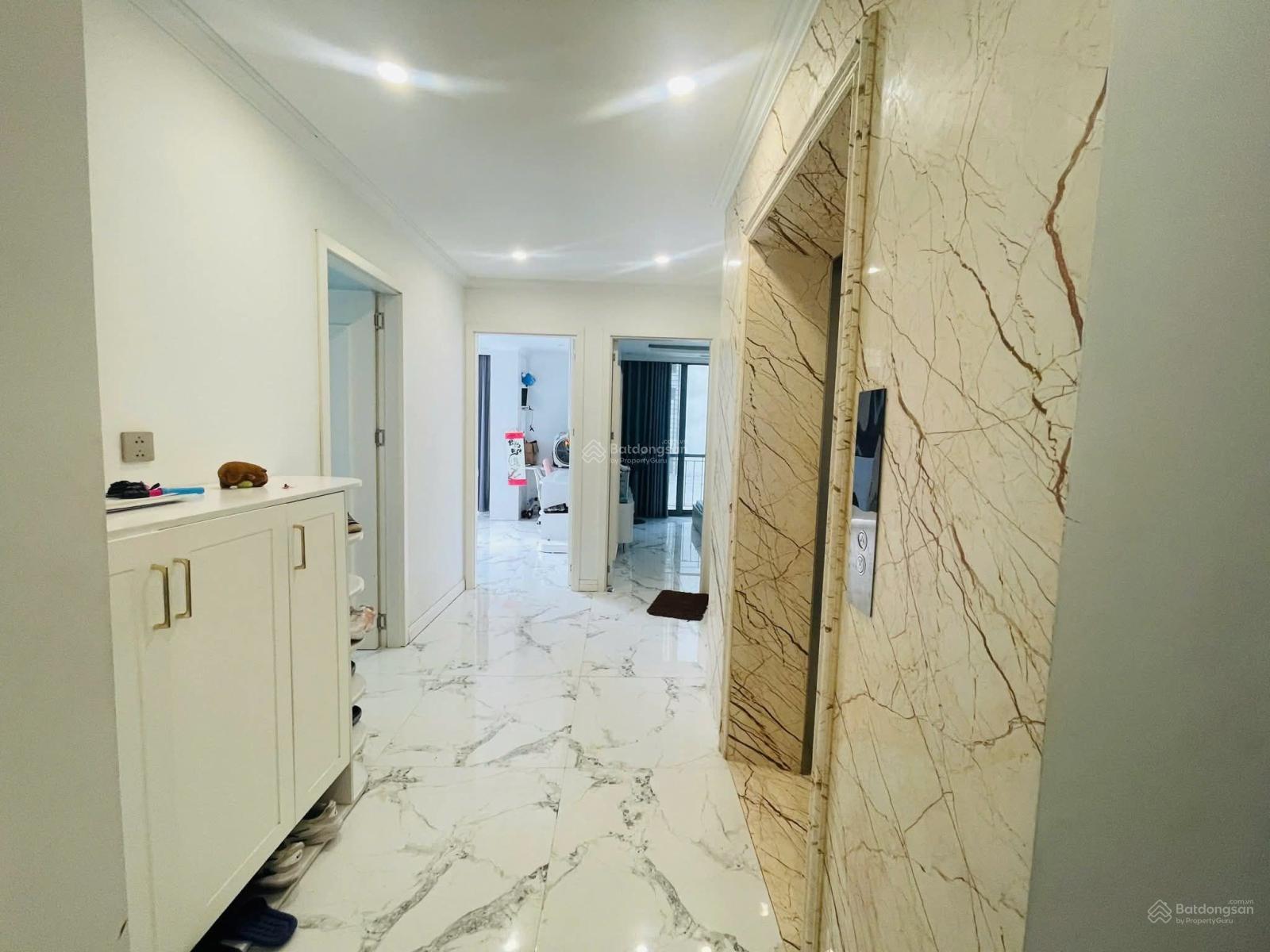 Tòa nhà mặt phố mới tinh phố Thái Thịnh, Đống Đa. DT 90m2, 8 tầng , thang máy, 25 phòng, Lô Góc.