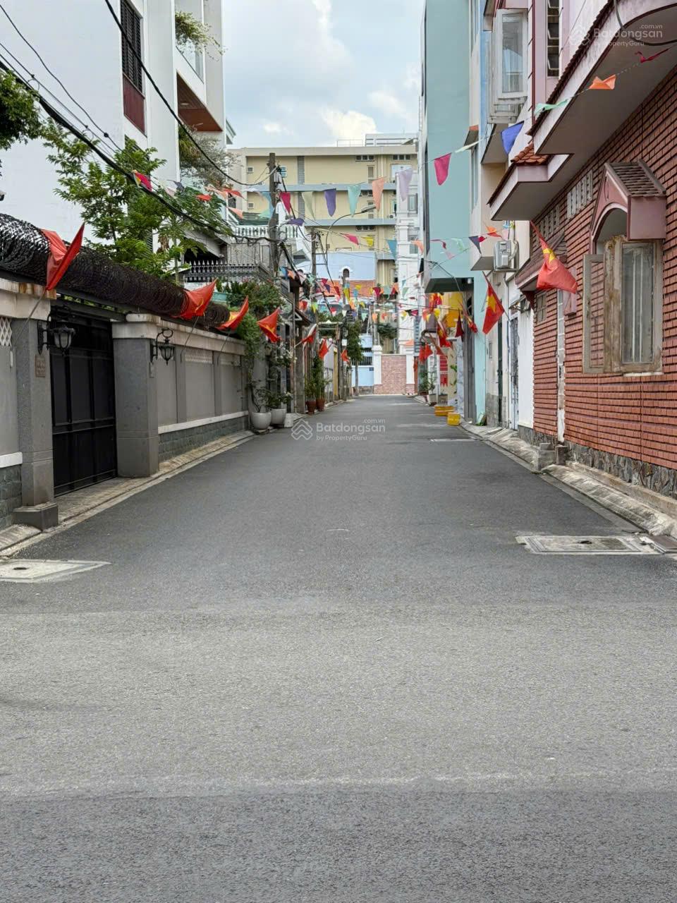 Hẻm 6m Nam Kỳ Khởi Nghĩa, P8. Q3. DT: 4*16m. KC: 4 tầng. Gía 18.5 tỷ TL. ở liền trước tết.