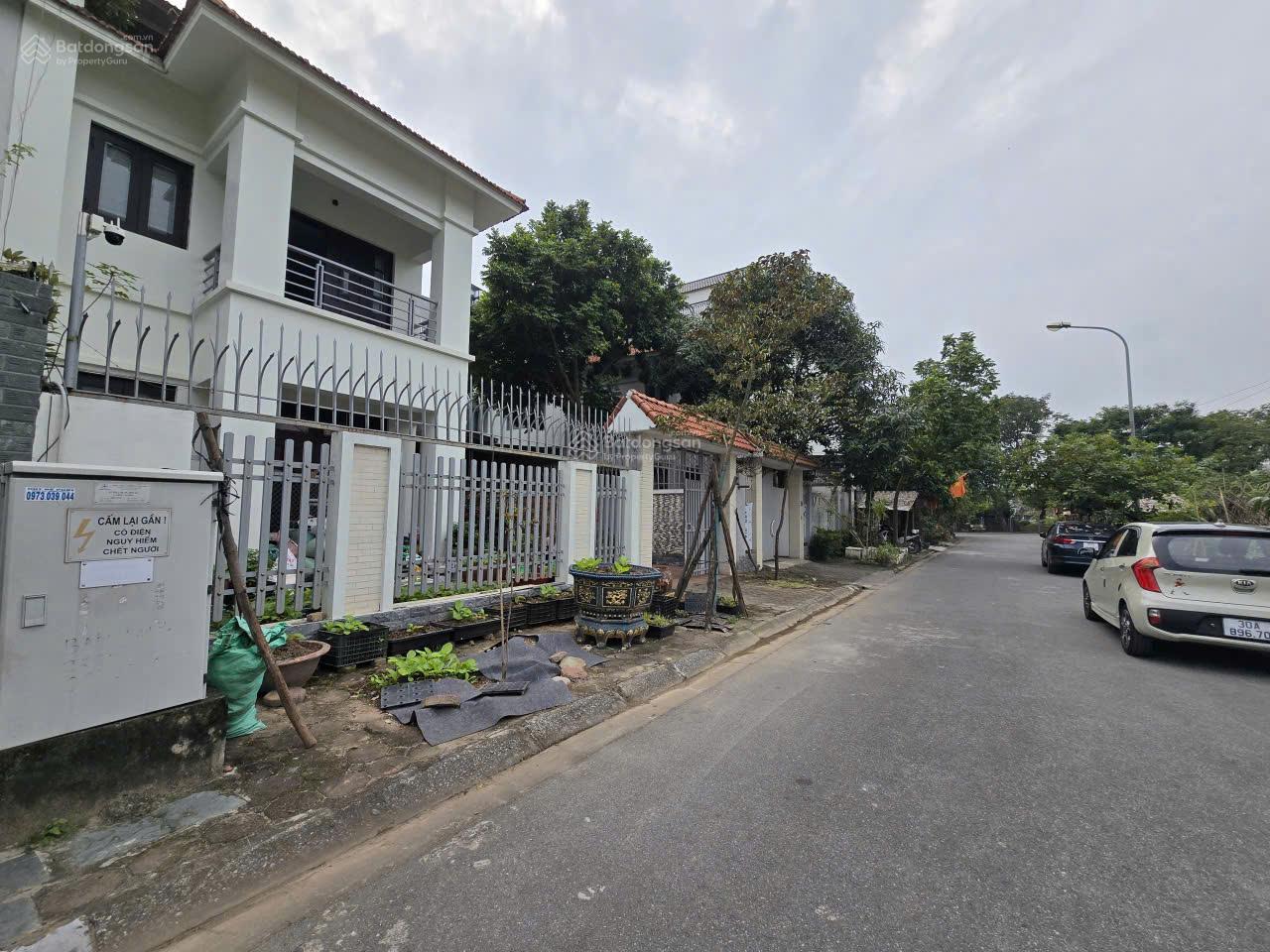 BÁN BIỆT THỰ BT3 KHU ĐT VIỆT HƯNG, DT230m2, MT18m, 3 tầng, Giá 75 tỷ. BÁN BIỆT THỰ BT3 KHU ĐT VIỆT HƯNG, DT230m2, MT18m, 3 tầng, Giá 75 tỷ.