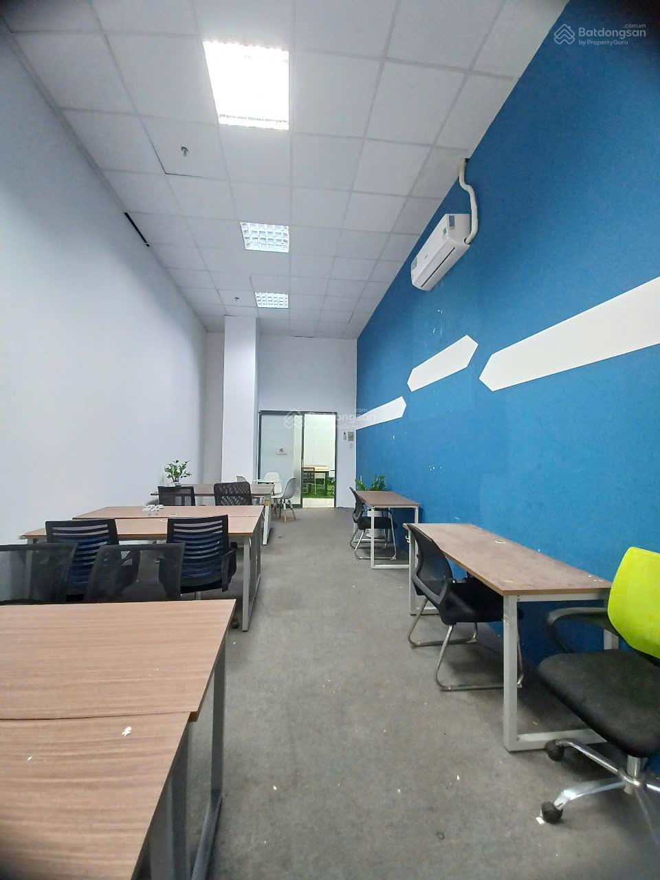 SHARE OFFICE - 3-4 BÀN Làm việc . Áp dụng cho team 3-5-6 người ngồi. Q8 HCM