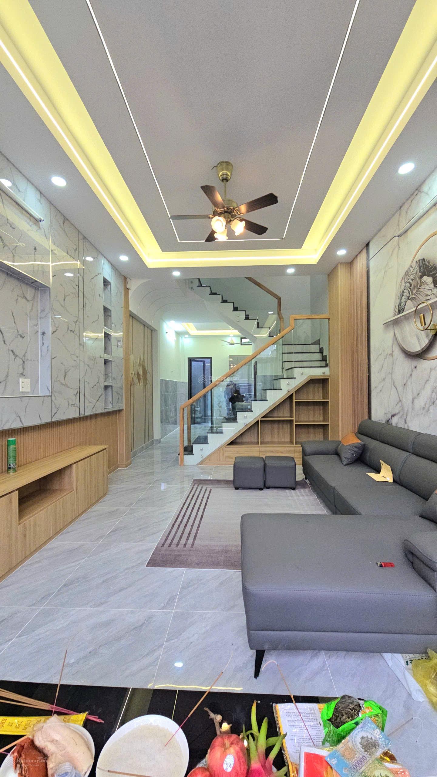 CHỦ Gửi Bán nhà 1 trệt + 2 lầu + 1 tum hẻm xe hơi hẻm 381 đường Lò Lu. Gần Ngay Vinhomes Q9