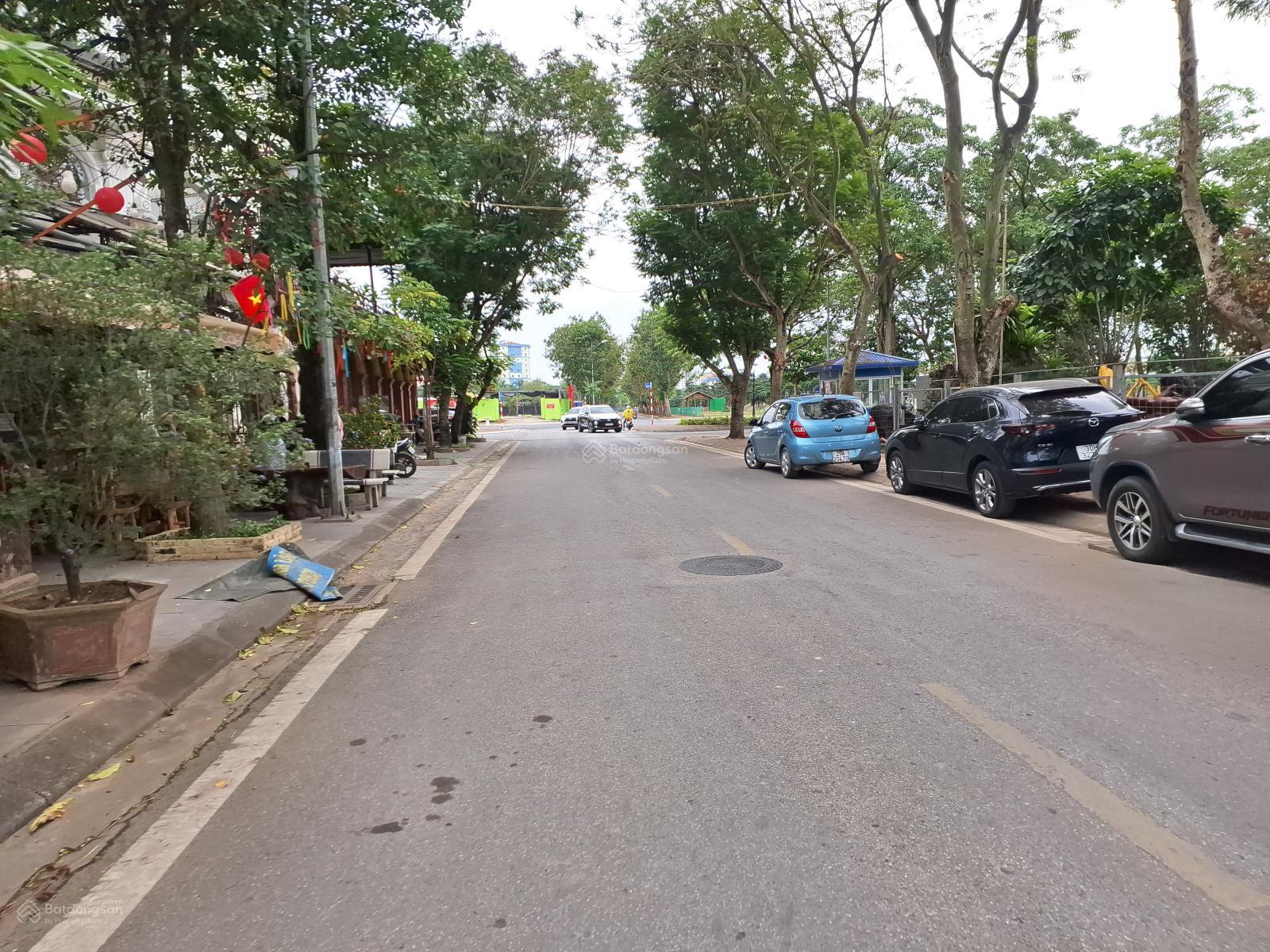 DUY NHẤT, BÁN BIỆT THỰ KHU ĐT VIỆT HƯNG, LONG BIÊN. SÂN VƯỜN, 2 THOÁNG, BỂ CÁ. DT225M, MT13M. 69 TỶ DUY NHẤT, BÁN BIỆT THỰ KHU ĐT VIỆT HƯNG, LONG BIÊN. SÂN VƯỜN, 2 THOÁNG, BỂ CÁ. DT225M, MT13M. 69 TỶ