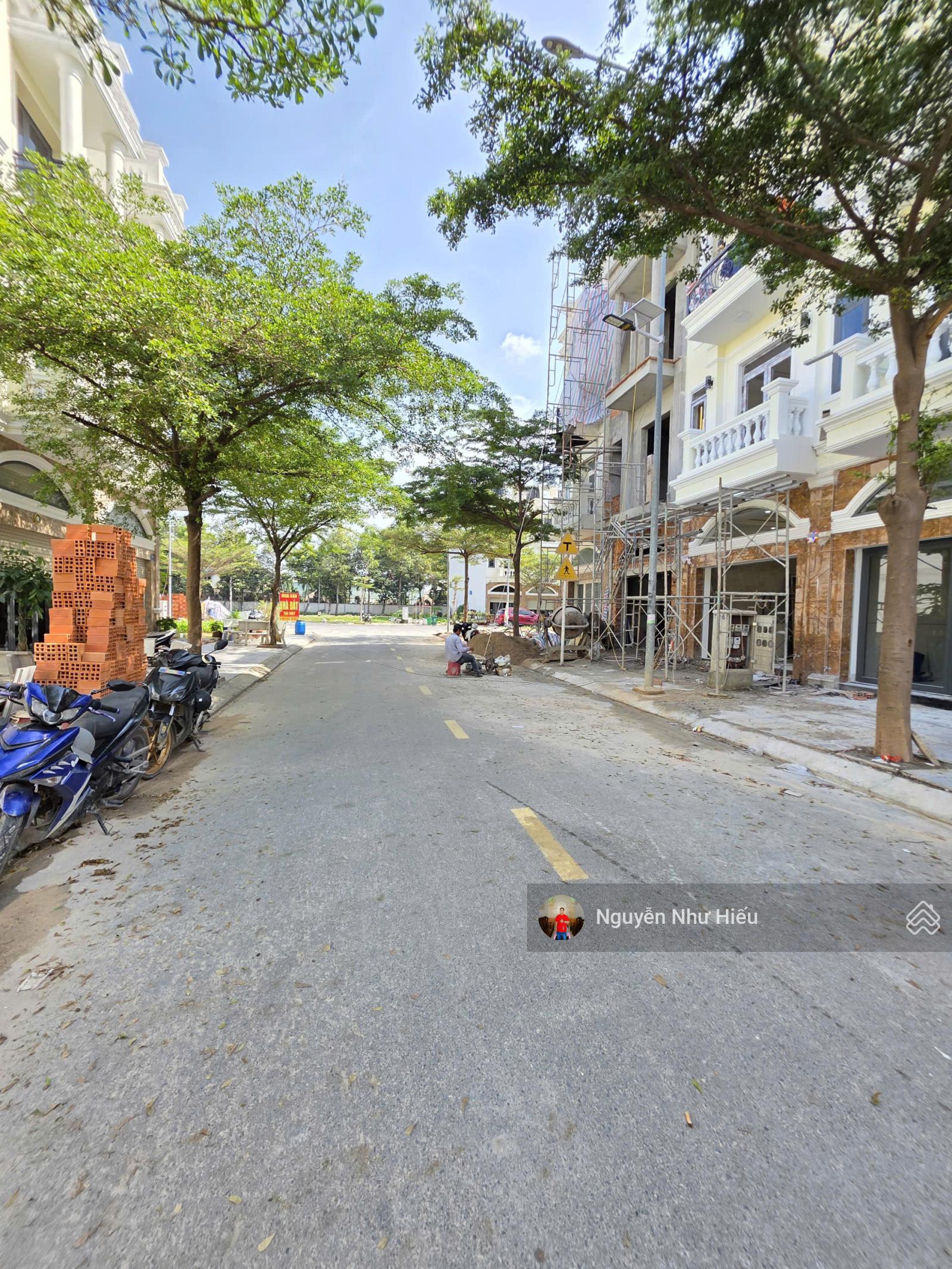 Bán 2 căn nhà, KDC Icon Central gần Vincom, p.Tân Đông Hiệp, Tp.Dĩ An