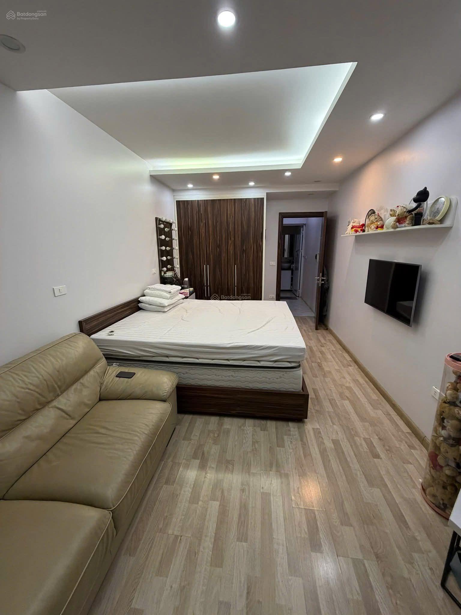 Bán nhà Xuân Thủy 47m 5 tầng MT5.7, lô góc, ngõ oto tránh, tại Xuân Thủy, Dịch Vọng, Cầu Giấy