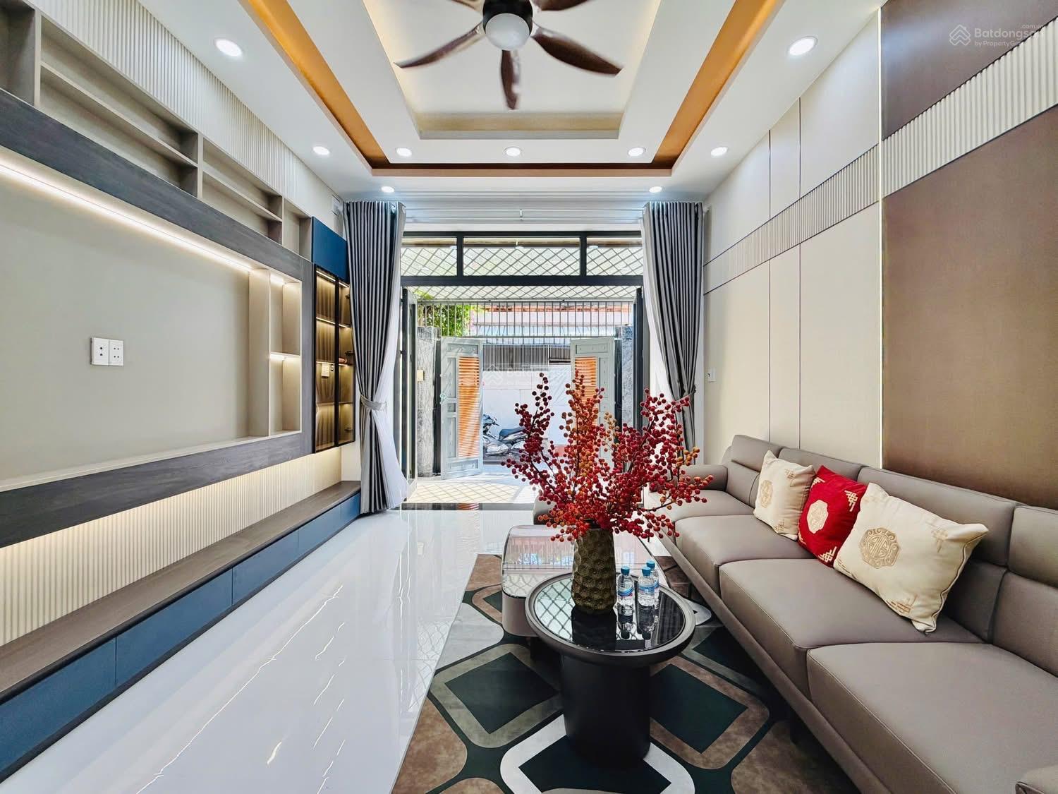 //Phạm Văn Chiêu p16GV hẻm 3m ra hxt thông 10m tiện ích xq h.đn 3L 2st 4PN 5vs sân xe hcđ 4x17 //Phạm Văn Chiêu p16GV hẻm 3m ra hxt thông 10m tiện ích xq h.đn 3L 2st 4PN 5vs sân xe hcđ 4x17