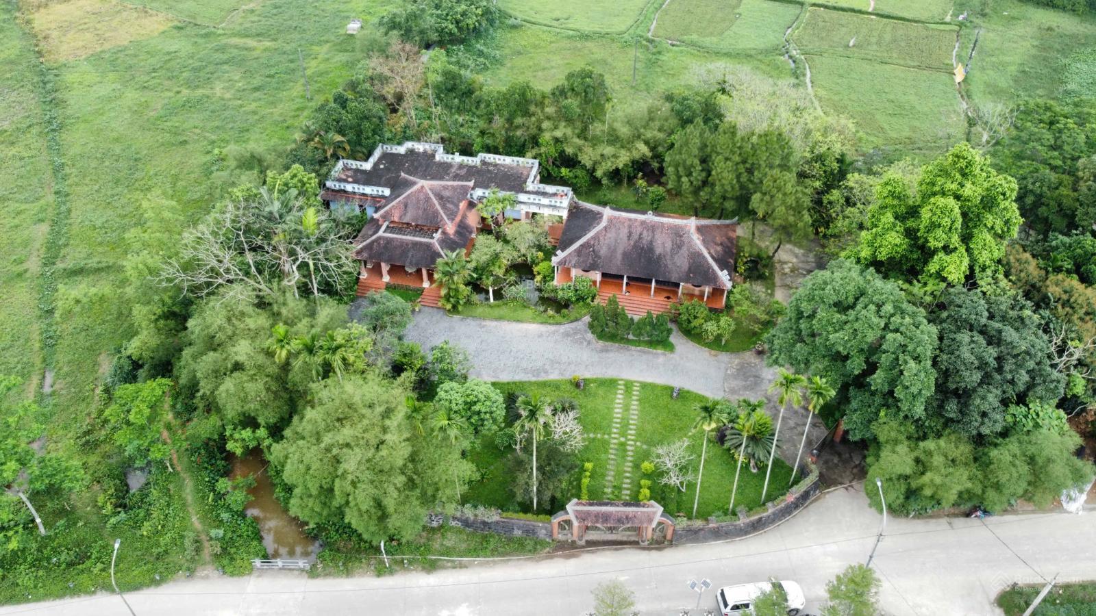 Biệt phủ sân vườn, nhà rường giữa lòng cố đô. 2500m2 mặt tiền Sử Hy Nhan cạnh Lăng Tự Đức