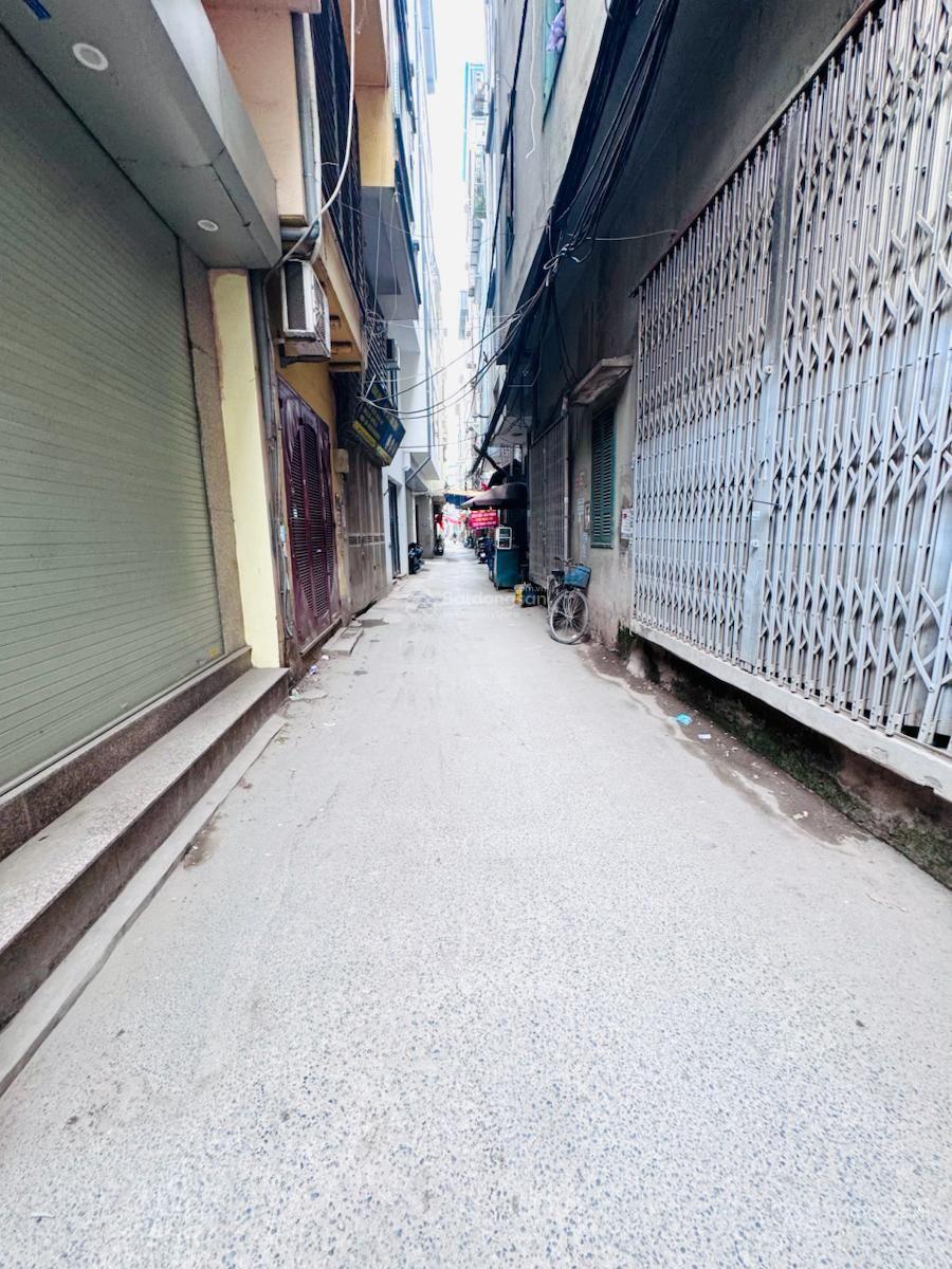 Hiếm! Nhà Cầu Giấy, dân xây chắc chắn, cách ô tô 5m, Sổ vuông đẹp, ở sướng,45m2*5 tầng, chỉ 10.5 tỷ