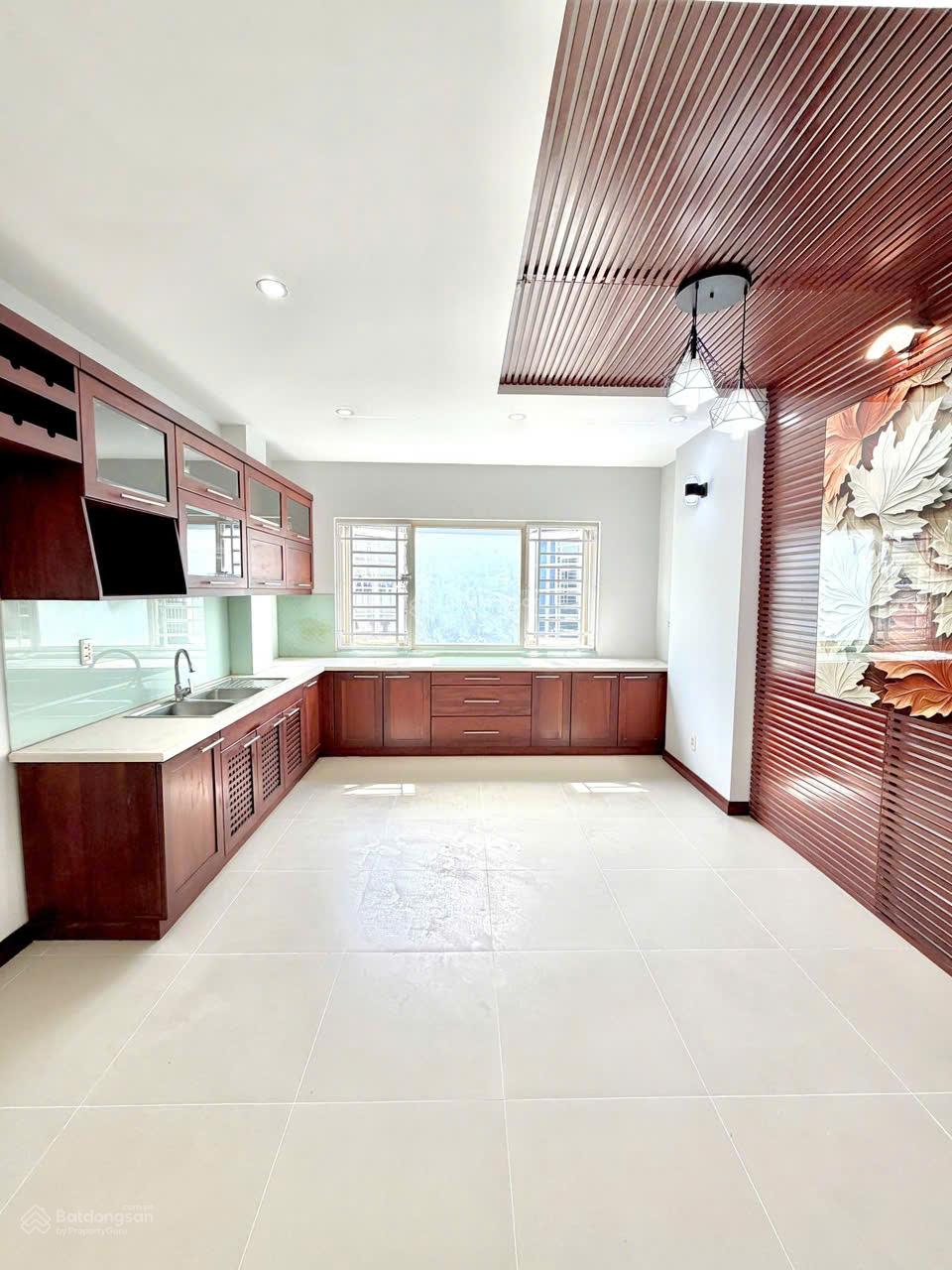 (NEW) Bán nhà 4 tầng đường Nguyễn Tri Phương ngay 3 tháng 2 Q.10 - 42m2 ngang 4m- 3 phòng - 13.5 tỷ (NEW) Bán nhà 4 tầng đường Nguyễn Tri Phương ngay 3 tháng 2 Q.10 - 42m2 ngang 4m- 3 phòng - 13.5 tỷ