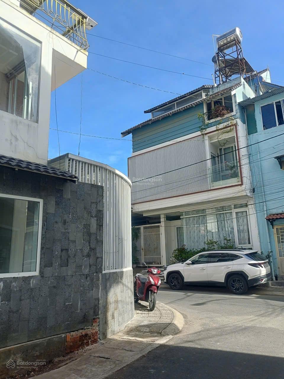 Nhà phố trung tâm Đà Lạt dòng tiền sẵn - Nhà 2 mặt tiền KQH . P2 đường 7m,Ra Chợ 500m- giá 13,5 tỷ