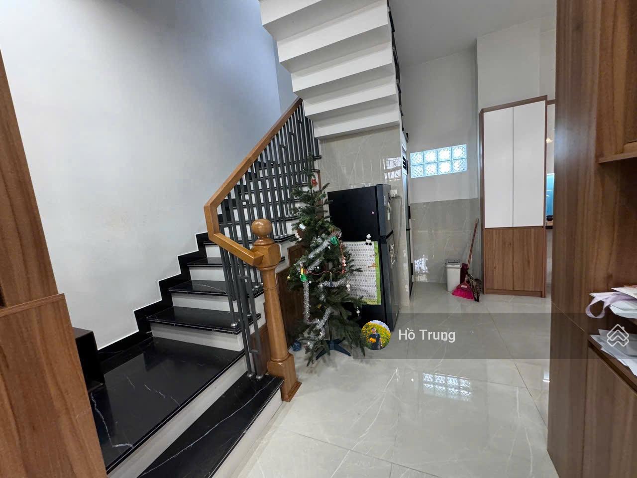 BÁN NHÀ 3 TẦNG HẺM CỦ CHI- ( RỘNG 4-5M) - CÁCH BIỂN CHỈ 500M- VĨNH HẢI- NHA TRANG