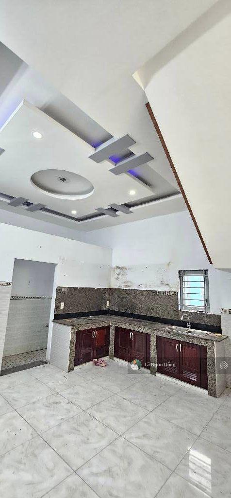 Bán Nhà 3 tầng - 5x20 - mặt tiền đường nhựa 8M - ngay chợ 26 tháng 3. HOT! HÀNG GẤP - BAO ĐẦU TƯ !