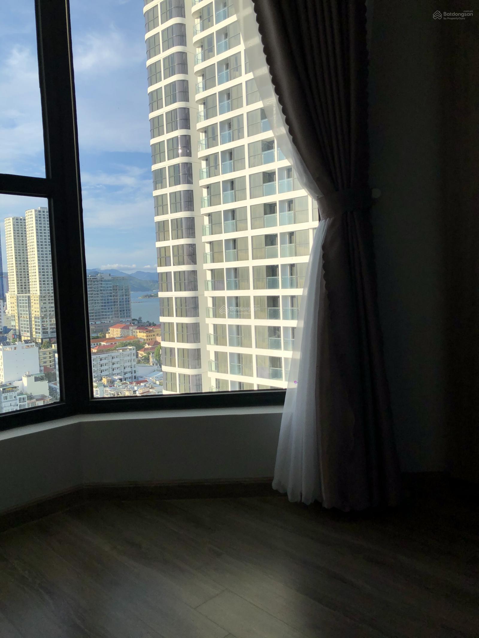 Bán căn 2pn hướng Đông Bắc giá 4.1 tỷ, tầng cao view đẹp giá 5.150 tỷ LH: 091383888