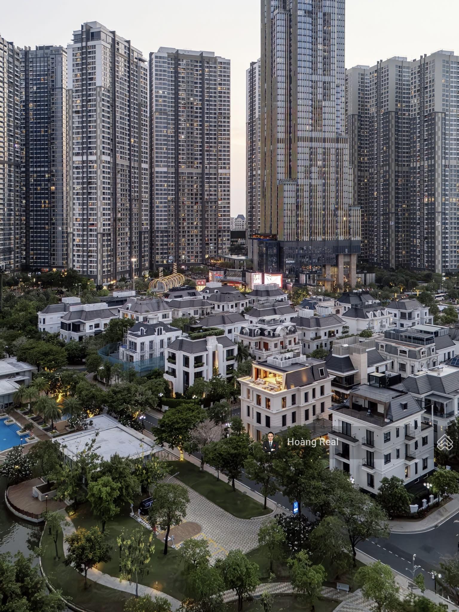 Độc Quyền - Căn Biệt Thự Vinhome Tân Cảng 300M2 - Đã có sổ, Gia chủ bàn giao Full Nội Thất Ý