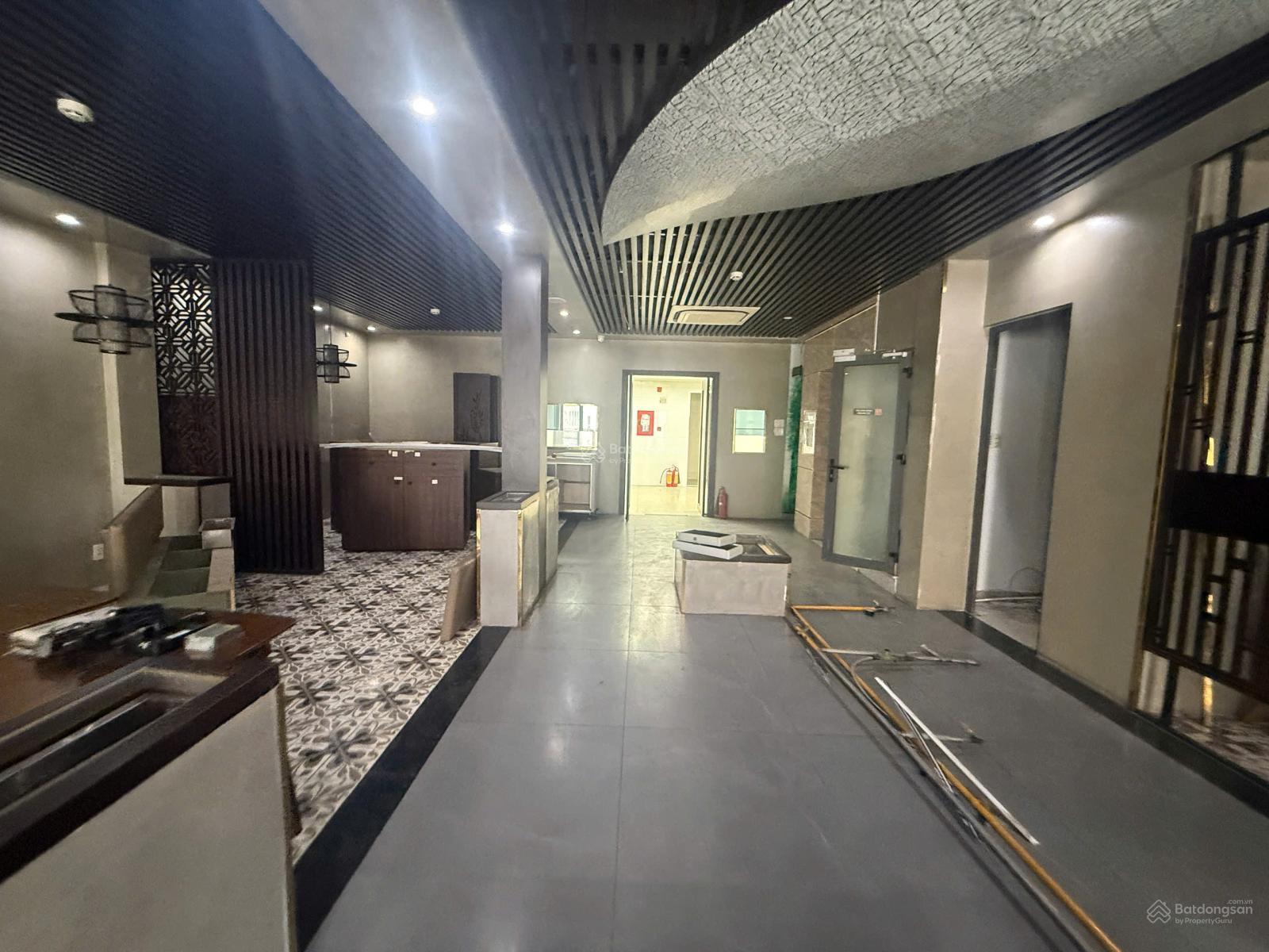 Tòa nhà 1 hầm+7 tầng-HXT Sư Vạn Hạnh P.12 Q.10 giá 68 tỷ 10x20m ngay Vạn Hạnh Mall_0941 732 ***