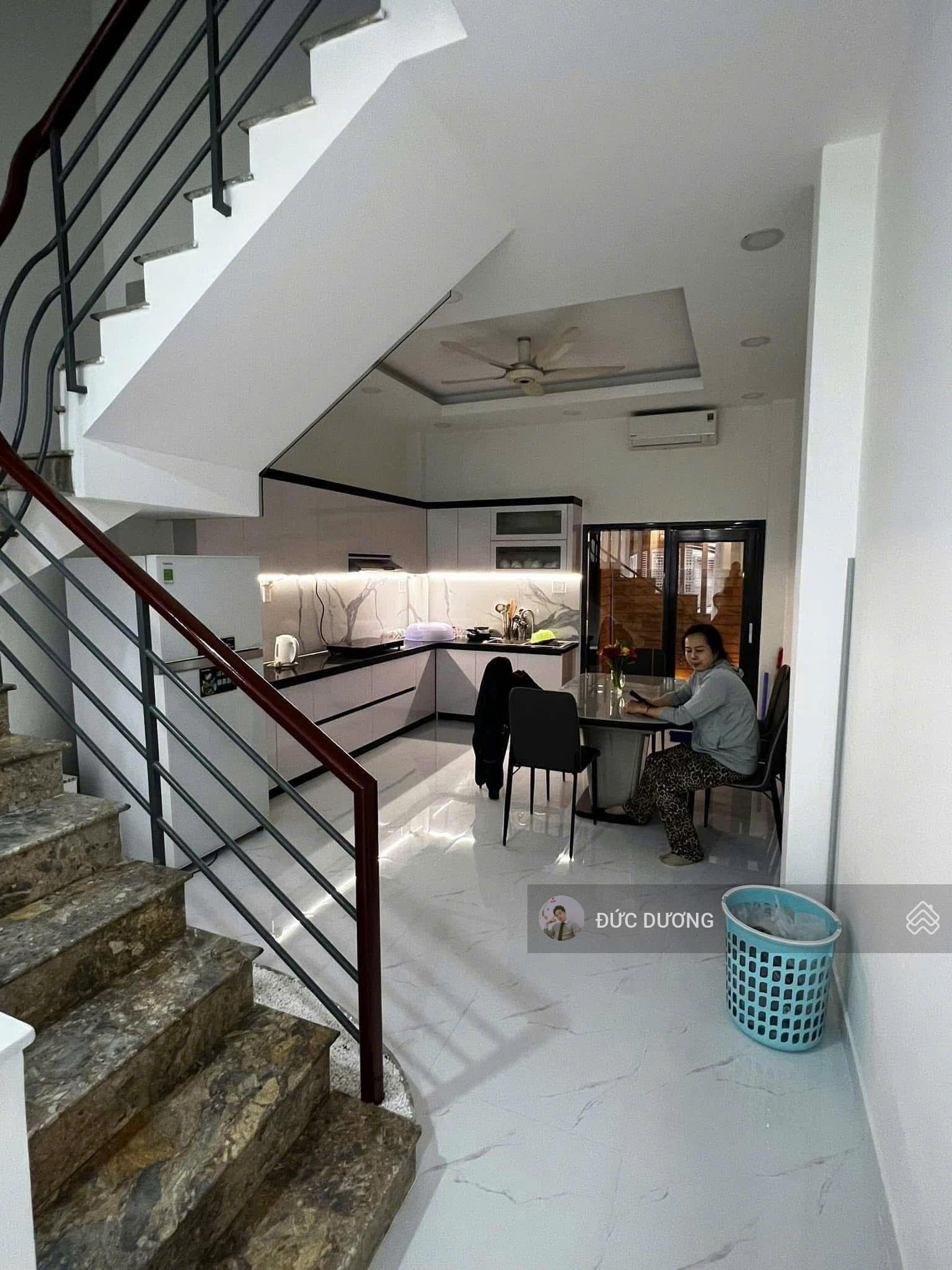 Siêu Phẩm - Vị trí đẹp, cách 2căn ra MT, hẻm oto Thích Quảng Đức,P3,PN. 3tầng- 70m2. Còn 8,9 tỷ TL