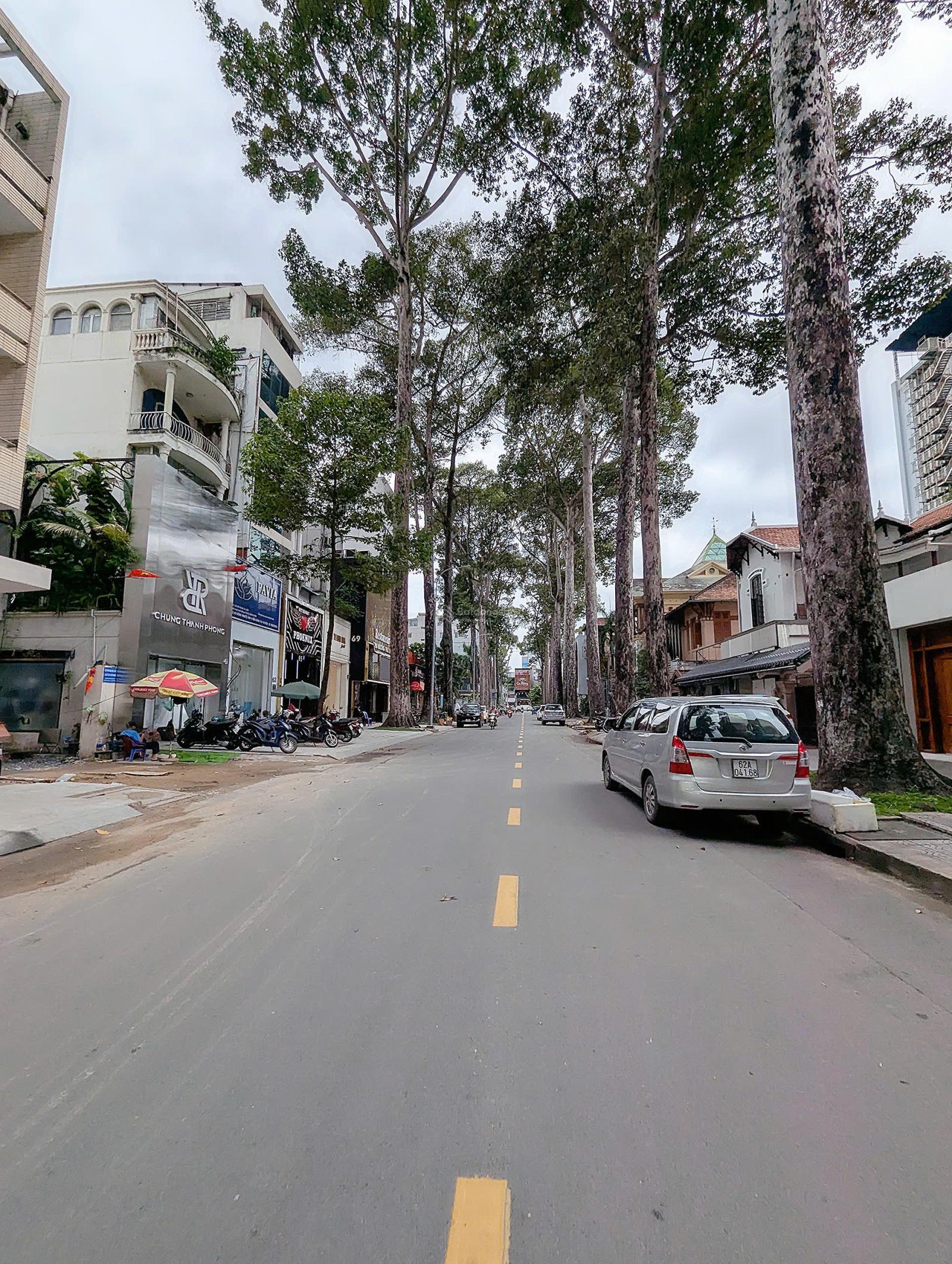 Bán khuôn đất xây Tòa Nhà đường Nguyễn Thị Thập Diện tích: 10x30m CTXD: Hầm 8 Tầng Giá: 68 tỷ