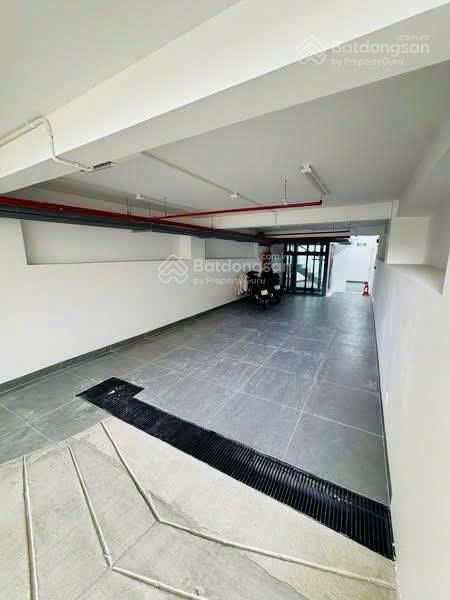 Cho thuê nhà ngang 5m, có tháng máy. Cao Thắng, Quận 3.Gía chỉ 4x triệu.