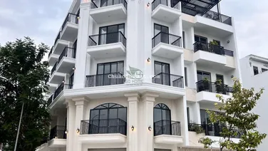 CHO THUÊ NHÀ Ở KINH DOANH 5 TẦNG 650M2 ĐẦY ĐỦ PCCC NGAY LÔ GÓC KHU PHƯỚC LONG