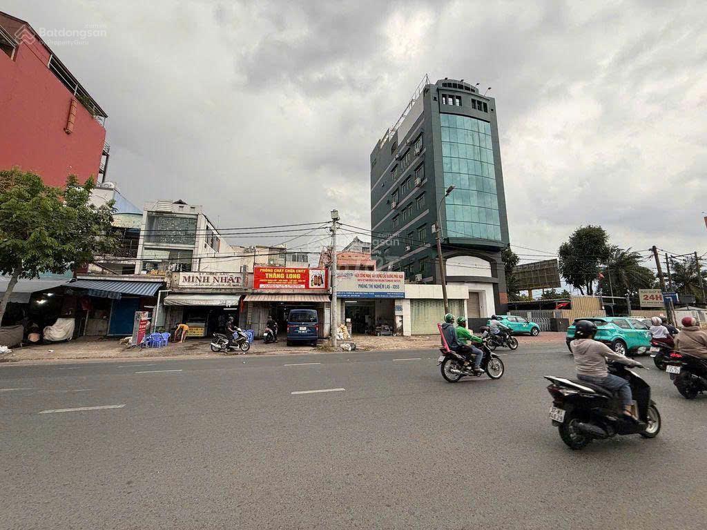 Bán trước Tết hạ 42 tỷ! Bán nhà mặt tiền Quốc Lộ 13 (Vạn Phúc City) TPThủ Đức - 12x35m HĐ 150tr/th