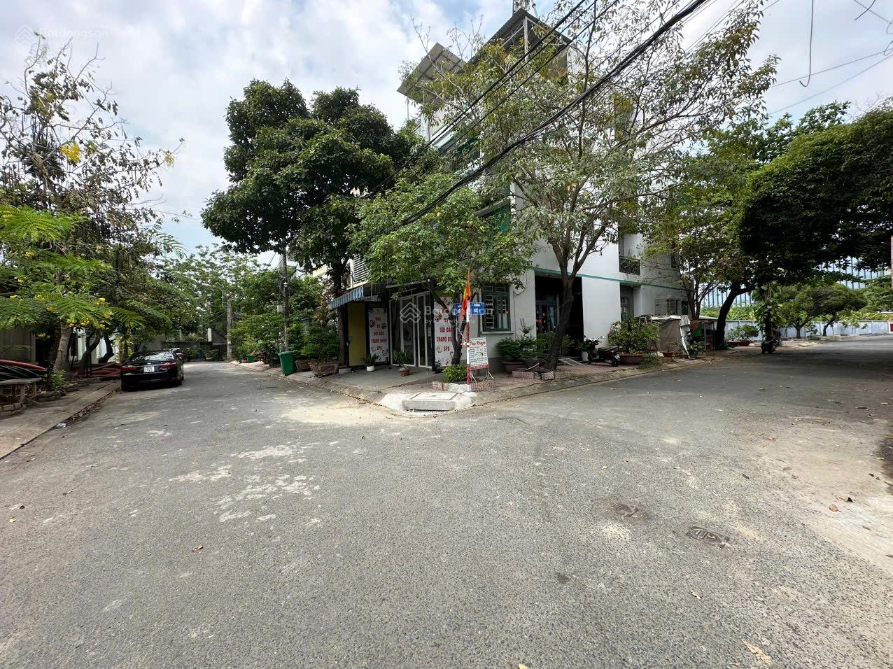 240m2. Ngang 10m. KDC HimLam Trường Thọ. SHR. Gấp bán: 19 tỷ chín.