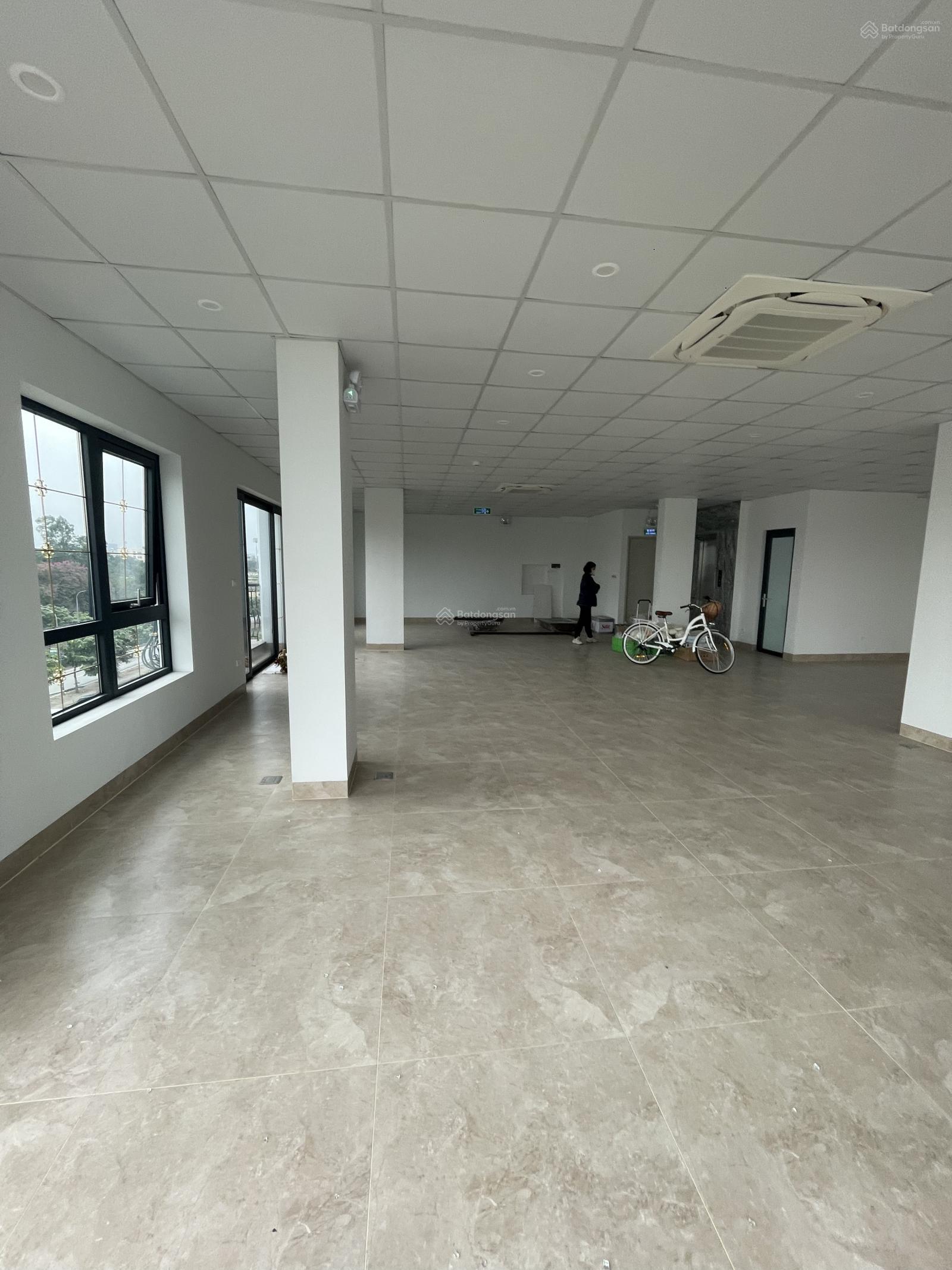 Cho thuê nhà mặt phố Đinh Núp, Cầu Giấy, nhà đẹp sạch sẽ, mặt tiền thoáng 6m, chia phòng thanh máy