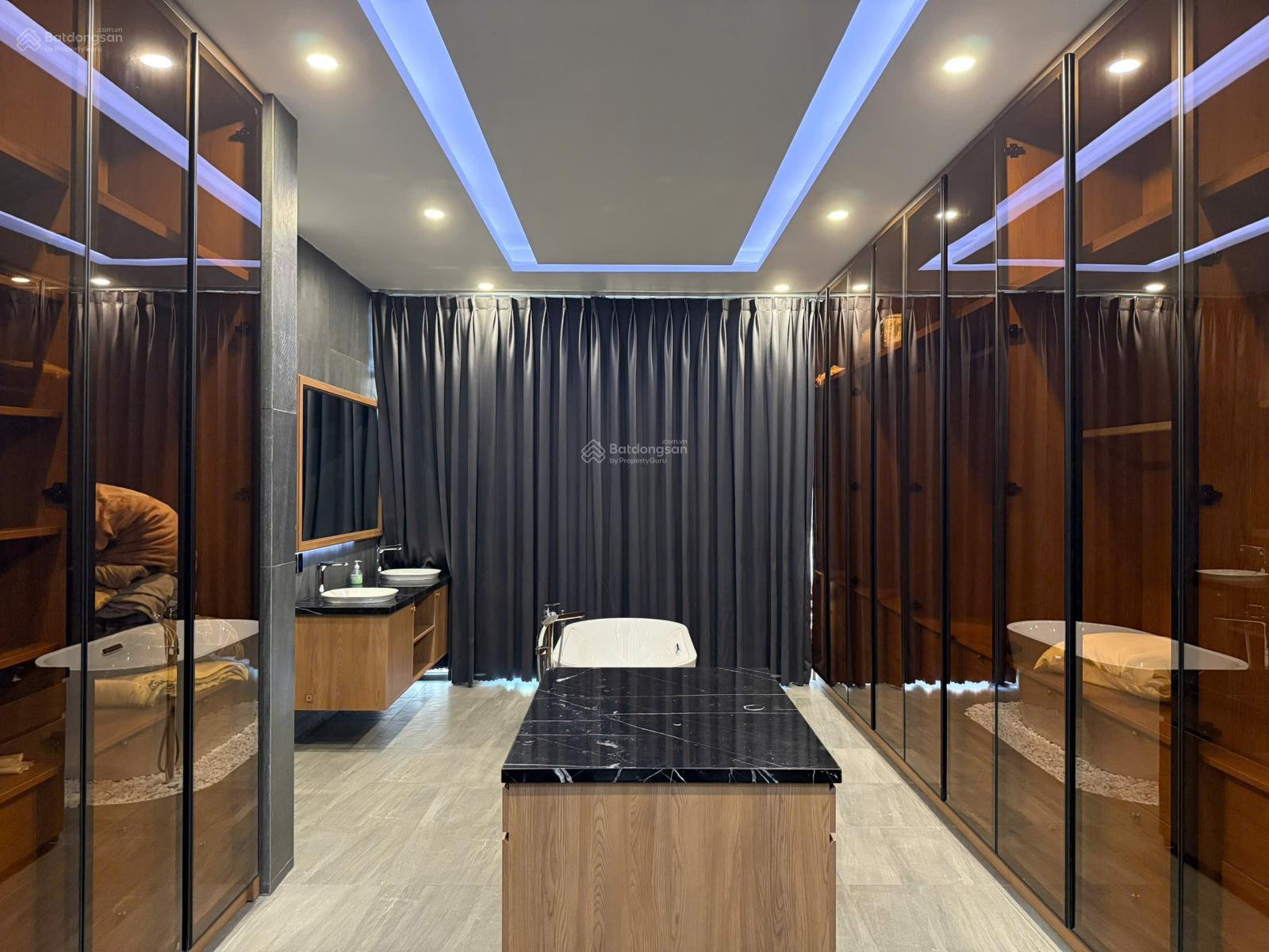 Hàng hiếm Riviera Cove diện tích lớn 528m², thang máy, hồ cá koi, nội thất cao cấp, ở ngay, sẵn sổ