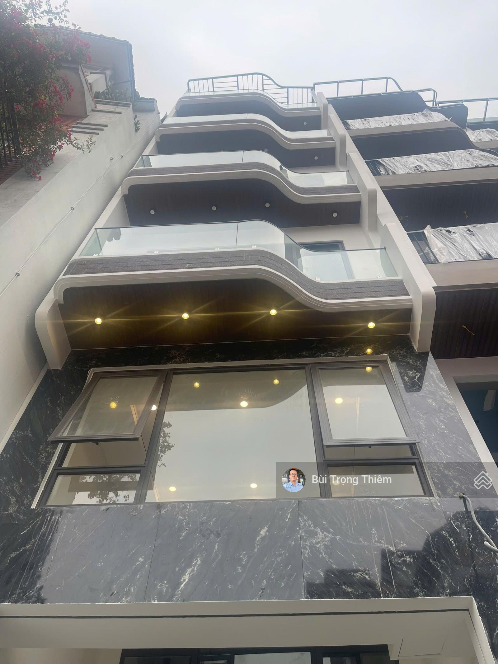 Phố Sài Đồng | 54m2 | 7 tầng thang máy | mặt ô tô tránh | gara 2 xe | 16.5 tỷ có thương lượng