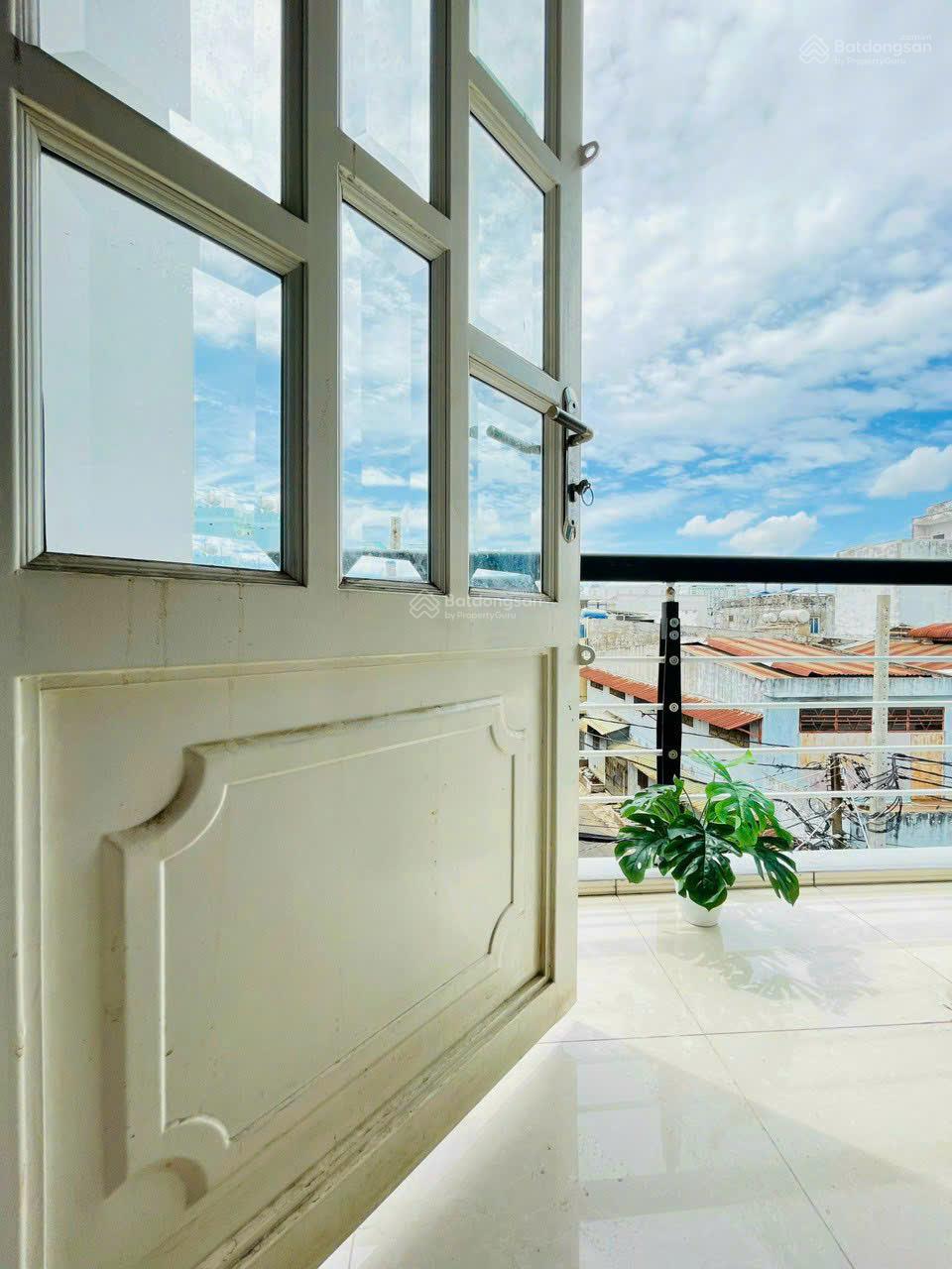 Cho Thuê Căn Hộ Duplex Full Nt, Mới Xây Có Ban Công Cực Thoáng Ngay Ngã Tư Bốn Xã