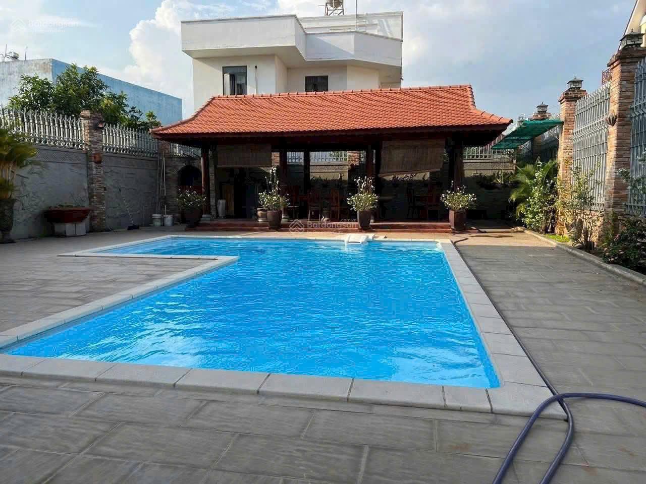 Biệt thự sân vườn hồ bơi ngay trung tâm Q9 - Góc 2 mặt tiền đường lớn - 510m2 ngang 35m - 26 tỷ TL