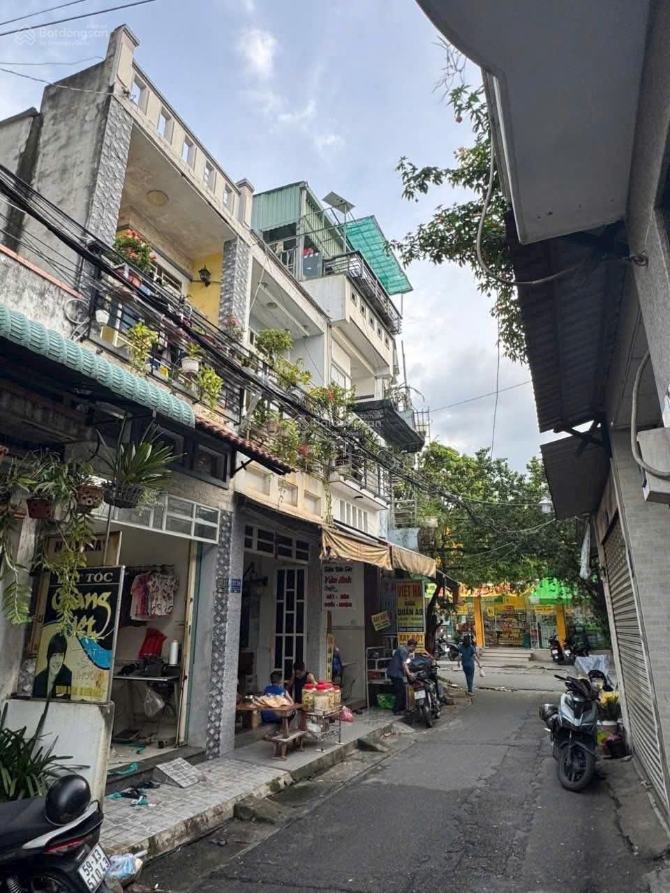 Giảm giá mạnh - Bán nhà mặt tiền chợ Linh Xuân, TP Thủ Đức - Kinh doanh sầm uất Giảm giá mạnh - Bán nhà mặt tiền chợ Linh Xuân, TP Thủ Đức - Kinh doanh sầm uất