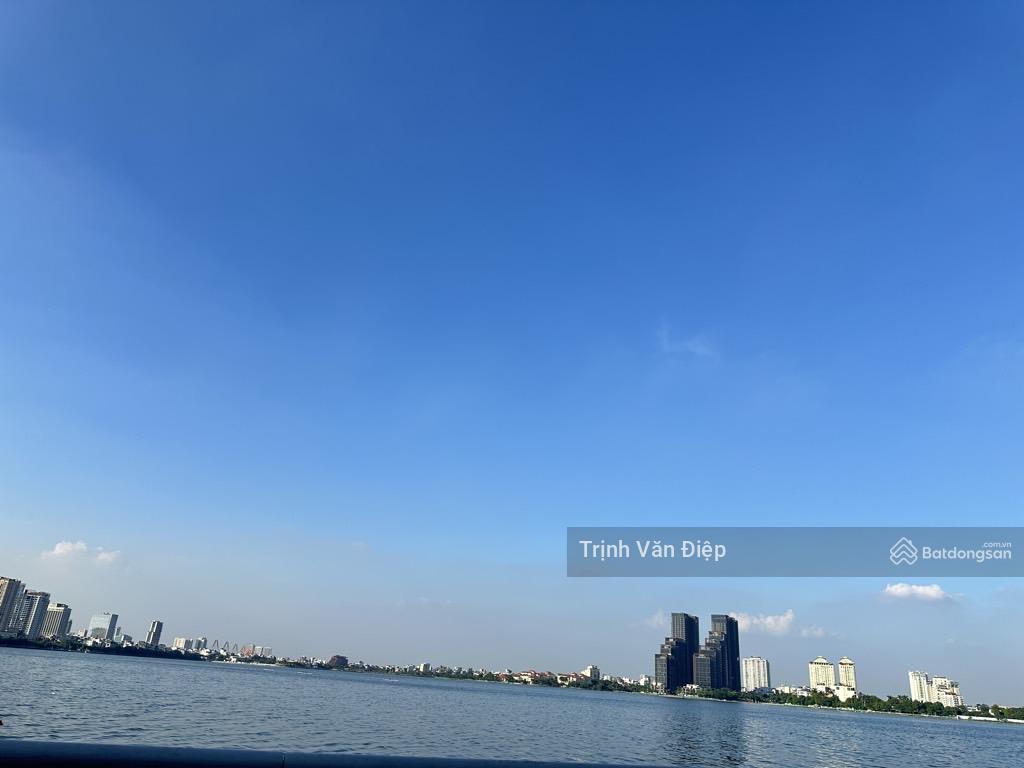 Bán Tòa Khách Sạn mặt Mặt Phố View Hồ Tây 260m 10T Doanh thu 600tr/tháng Giá 150 tỷ