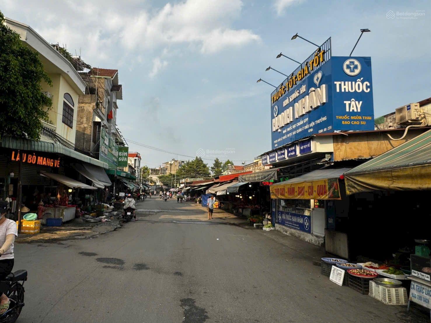 210m2 đất thổ cư mặt tiền chợ ở Dĩ An Kế bên KCN Sóng Thần dân đông kín
Trung tâm TP Dĩ An ngan