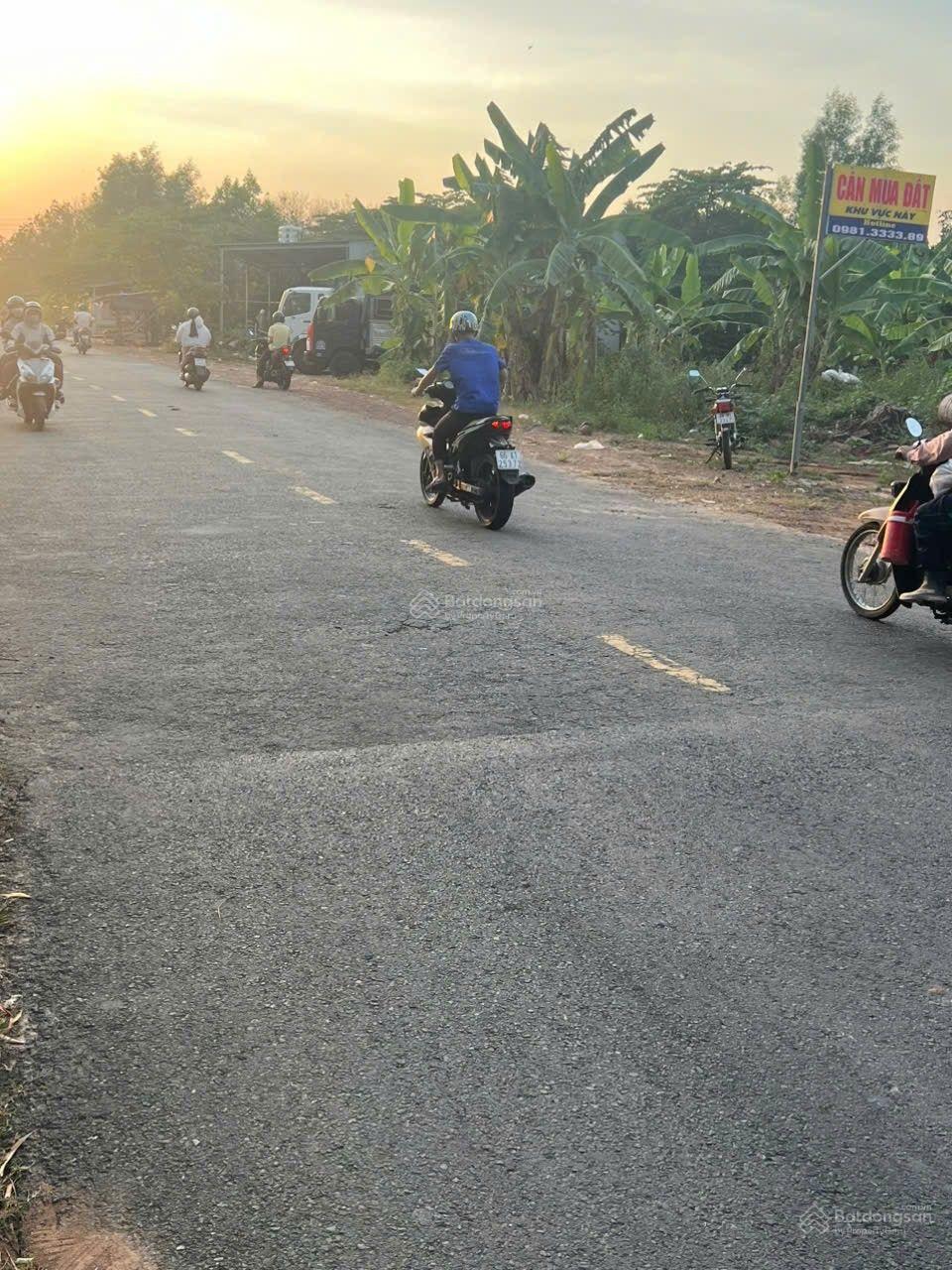 Đất ngay chợ Tự Phát _ Chánh Phú Hòa