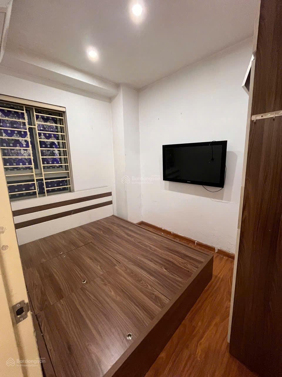 Chủ bán gấp, căn góc 56m 2 phòng ngủ 2 vệ sinh, tầng trung, toà HH1 Linh Đàm, Hoàng Mai giá tốt