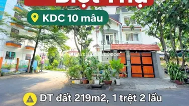 Bán nhà 1 trệt, 2 lầu, góc 3 mặt thoáng, sau lưng nhà là công viên, DT: 213.9m2, giá: 30 tỷ