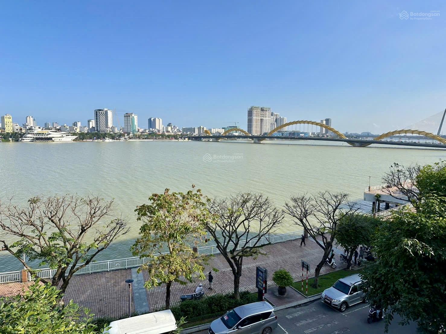 Cho thuê nhà mặt tiền Bạch Đằng, Đà Nẵng, 3 tầng, ngang 7m, view sông Hàn, ngay chợ Hàn sầm uất