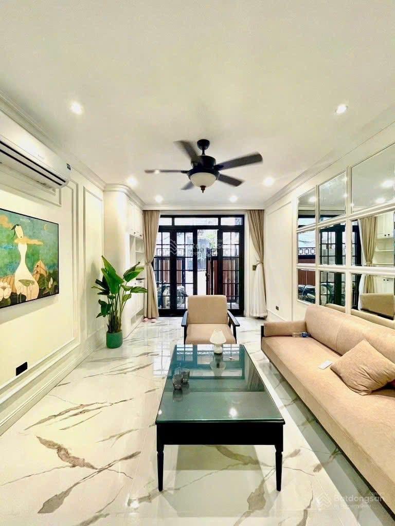 DT 76m x 3 tầng
: 27 đ (có thương lượng) Sổ đỏ chính chủ sẵn sàng giao dịch
0372 739 ***
LH