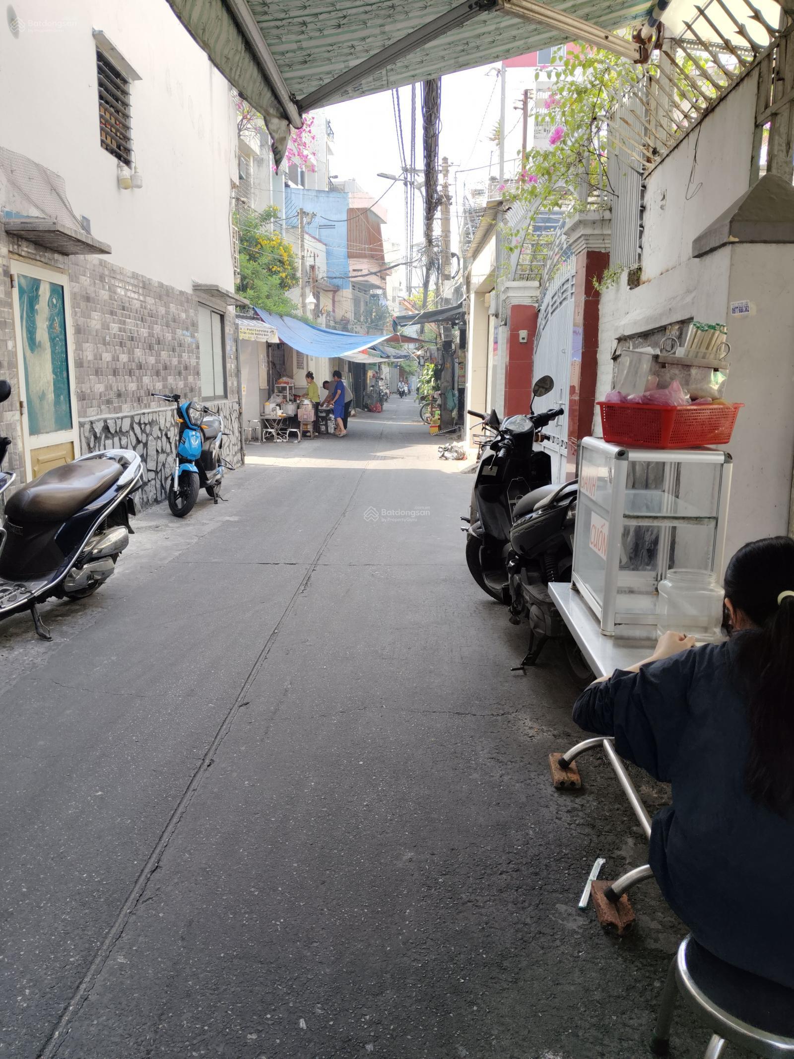 Bán NR CMT8 3 tầng 18.2m2 chỉ 2.95 tỷ Bán NR CMT8 3 tầng 18.2m2 chỉ 2.95 tỷ