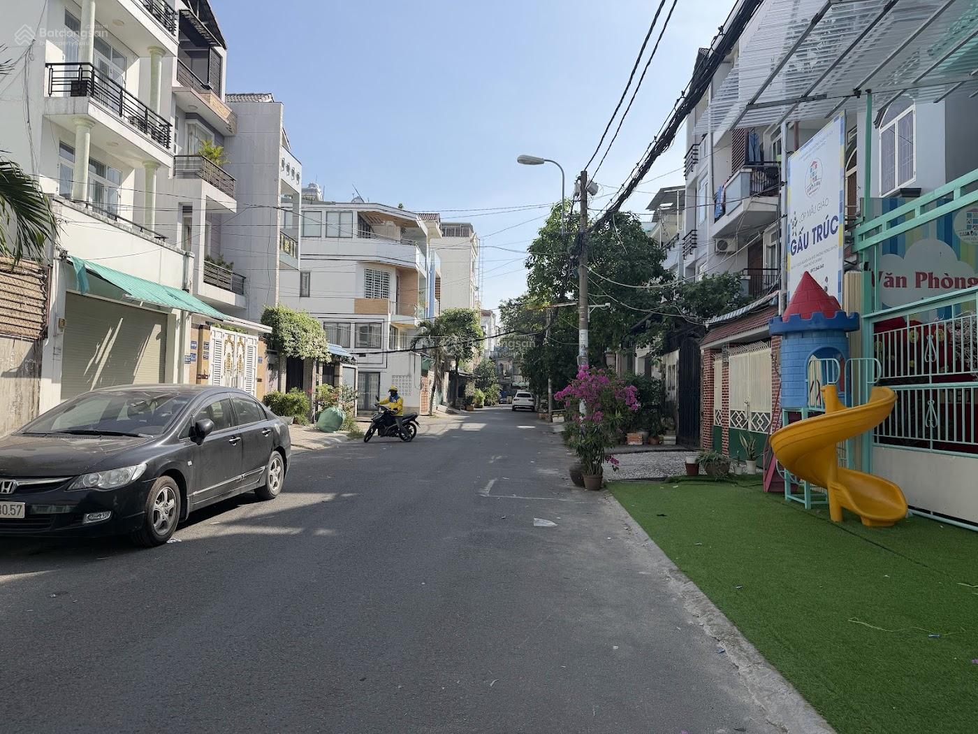 Khu biệt thự Làng Hoa P9 GV, DT 5x17m, 1 trệt 3 lầu. Giá 11,95 tỷ TL Khu biệt thự Làng Hoa P9 GV, DT 5x17m, 1 trệt 3 lầu. Giá 11,95 tỷ TL