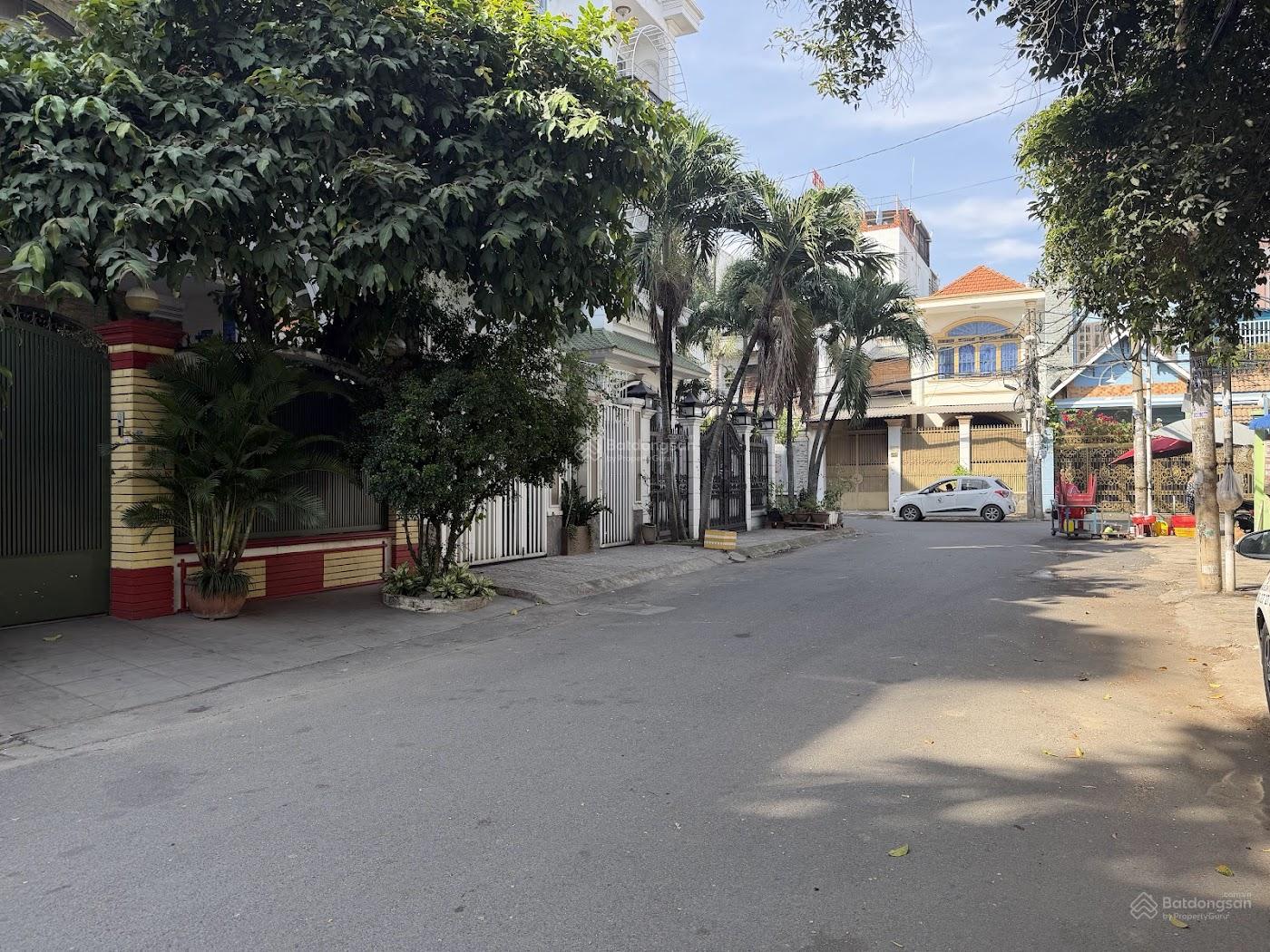 Khu biệt thự Làng Hoa P9 GV, DT 5x17m, 1 trệt 3 lầu. Giá 11,95 tỷ TL Khu biệt thự Làng Hoa P9 GV, DT 5x17m, 1 trệt 3 lầu. Giá 11,95 tỷ TL