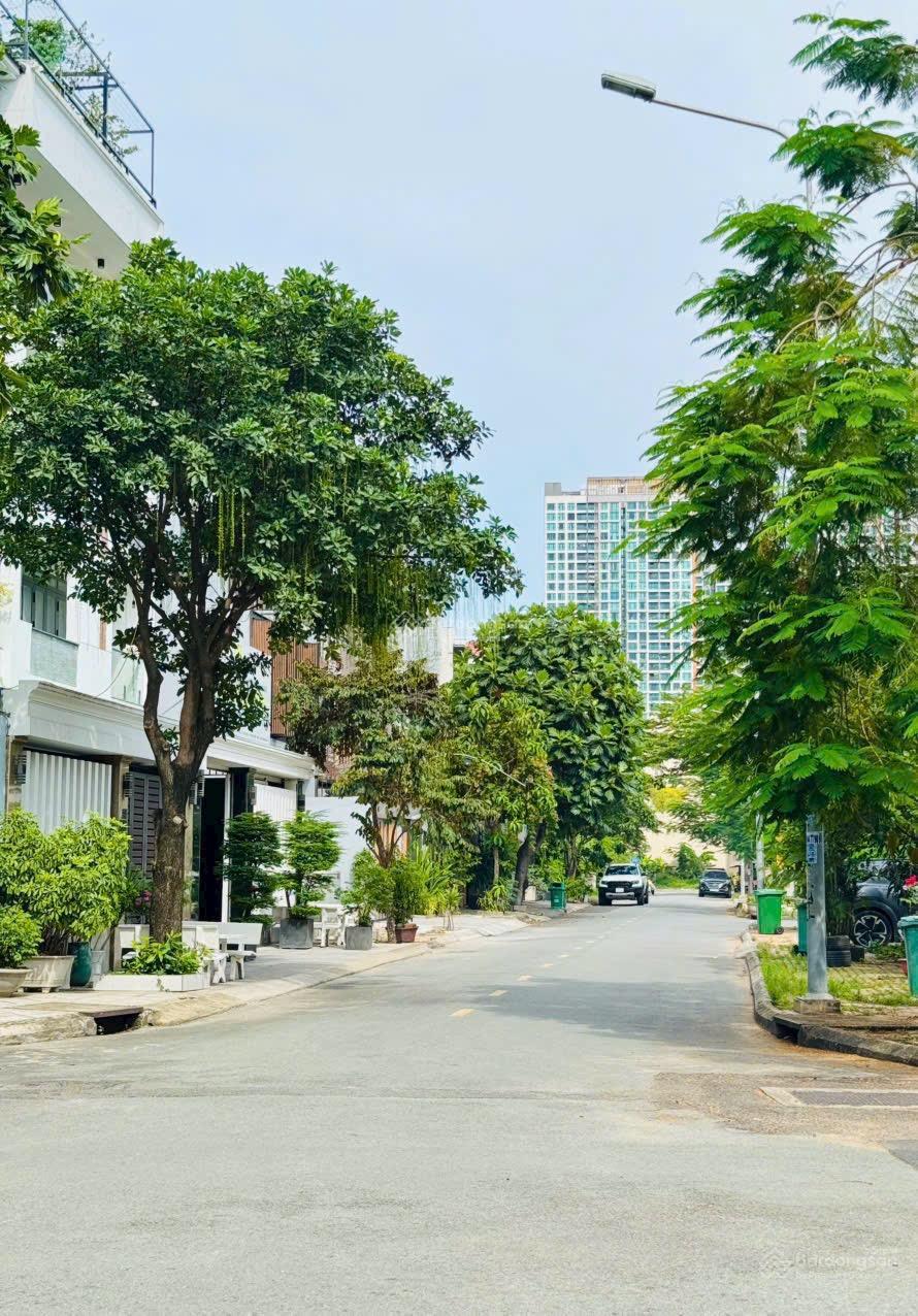 Khuôn đất biệt thự siêu hiếm tại KDC Thế Kỉ 21, DT: 236.6m2 (11m x 21.5m) giá: 175 tr/m2