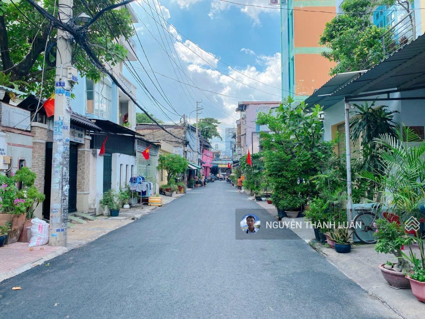 Nhà 2 TẦNG Phan Huy Ích - ngay Emart - 5.6x11m