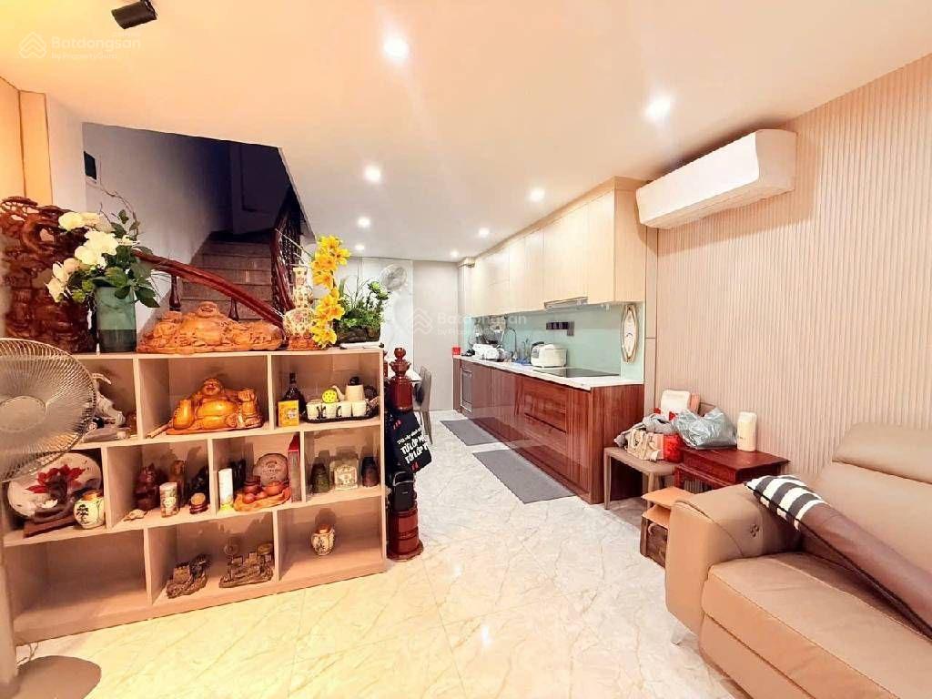 Bán nhà Lạc Long Quân. Diện tích 40m2 xây 5 tầng đẹp ở ngay.ô tô tránh 15mét - tặng pull nội thất