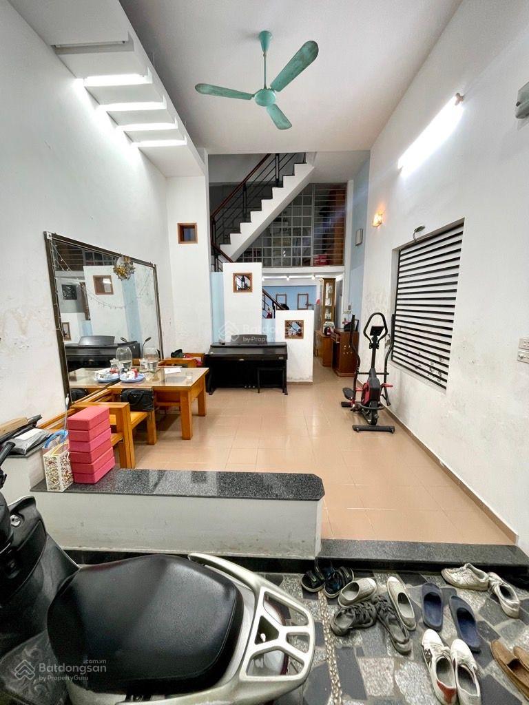 Giá đẹp! Phố Minh Khai 36m2, 6.8 tỷ nhà dân xây 4 tầng 3PN, thoáng rộng, sầm uất, kinh doanh nhỏ