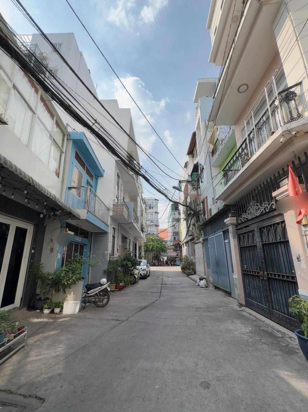 Nhà 3 tầng 4PN xây mới 100% hẻm 5m 1/ Nguyễn Ngọc Nhựt DT 5x12 Giá chào 8,6 tỷ sổ đẹp vuông