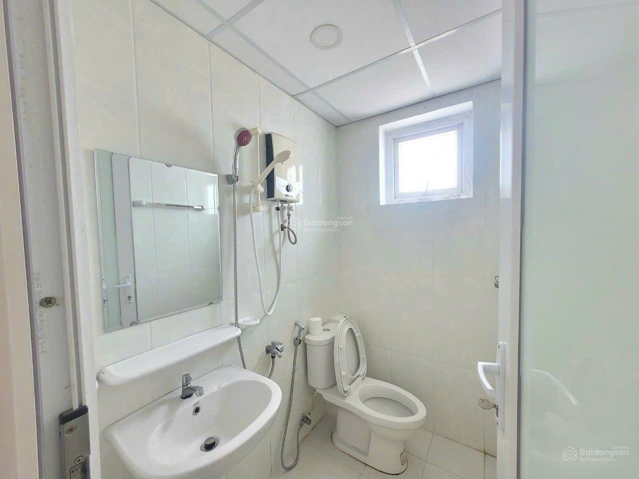 Cho thuê nhà trống view Tây nam gió mát, view bắn pháo hoa 2016 căn hộ 65m2 2P.n Prospe Plaza