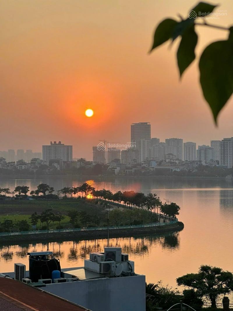 Bán mảnh đất vàng 300m2 mặt phố Vũ Miên, mặt Hồ nhánh của Hồ Tây