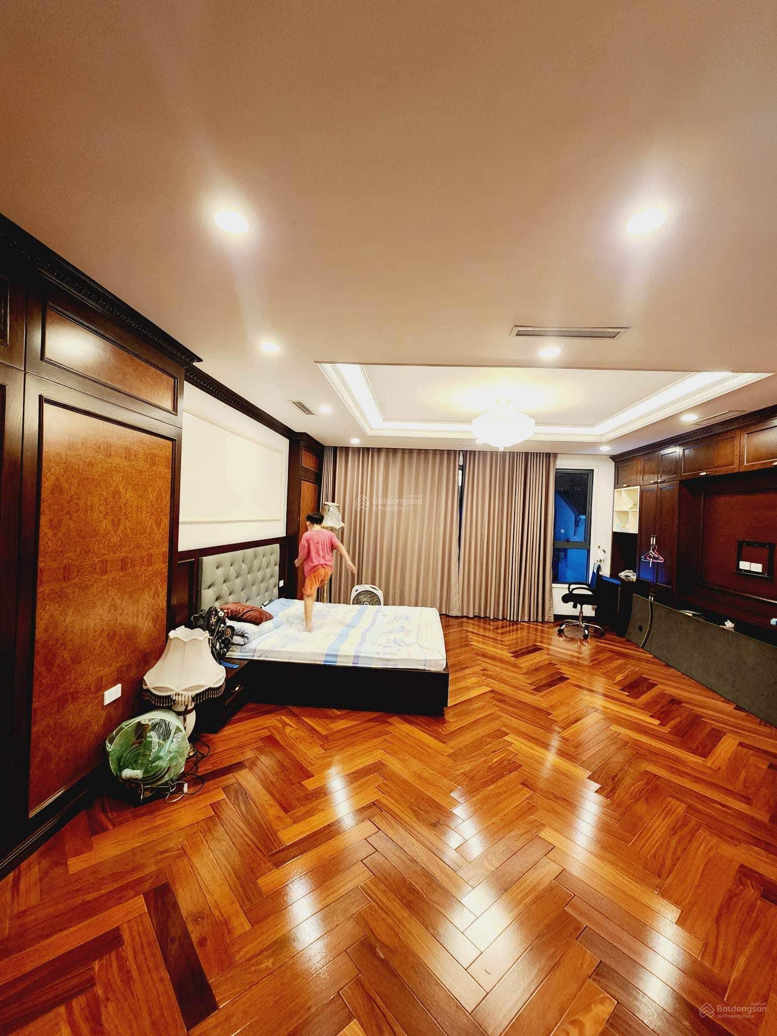 Biệt thự NGỌC LÂM mặt tiền 6,8m diện tích 80m 5tầng lô góc ôtô tránh - giá chỉ 22,3 tỷ.