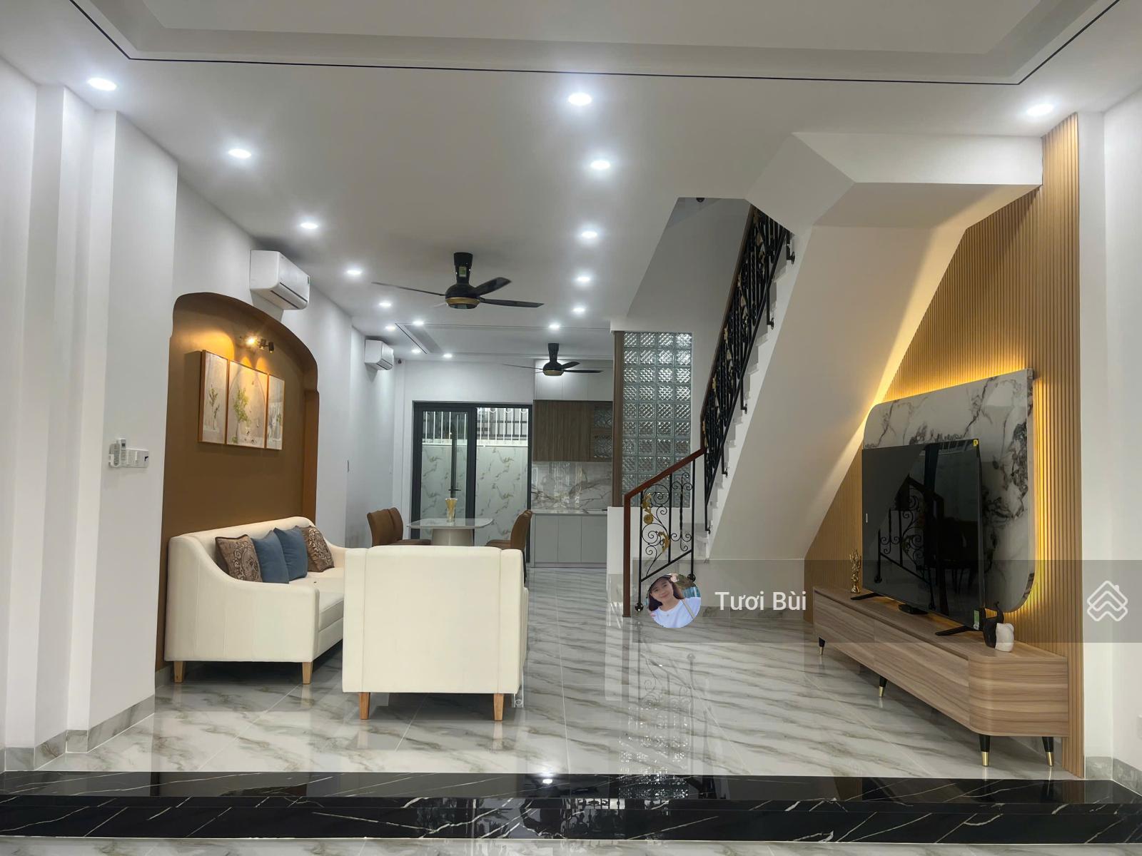 Cho thuê nhà mới đẹp 3 tầng KĐT Hà Quang , view công viên, phù hợp làm văn phòng, spa, ở gia đình