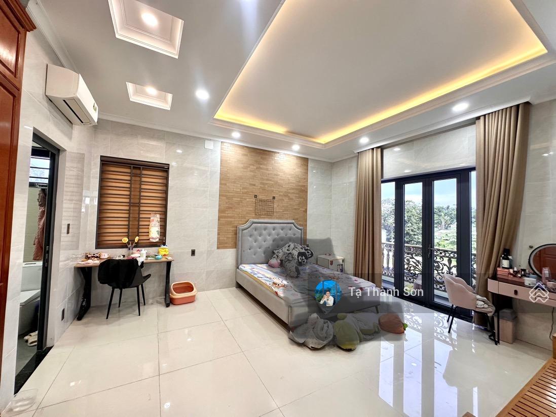 Chính chủ ngay QL13 375m2 15x25 cách QL13 200m, giáp sông SG Full nội thất quý cần bán gấp